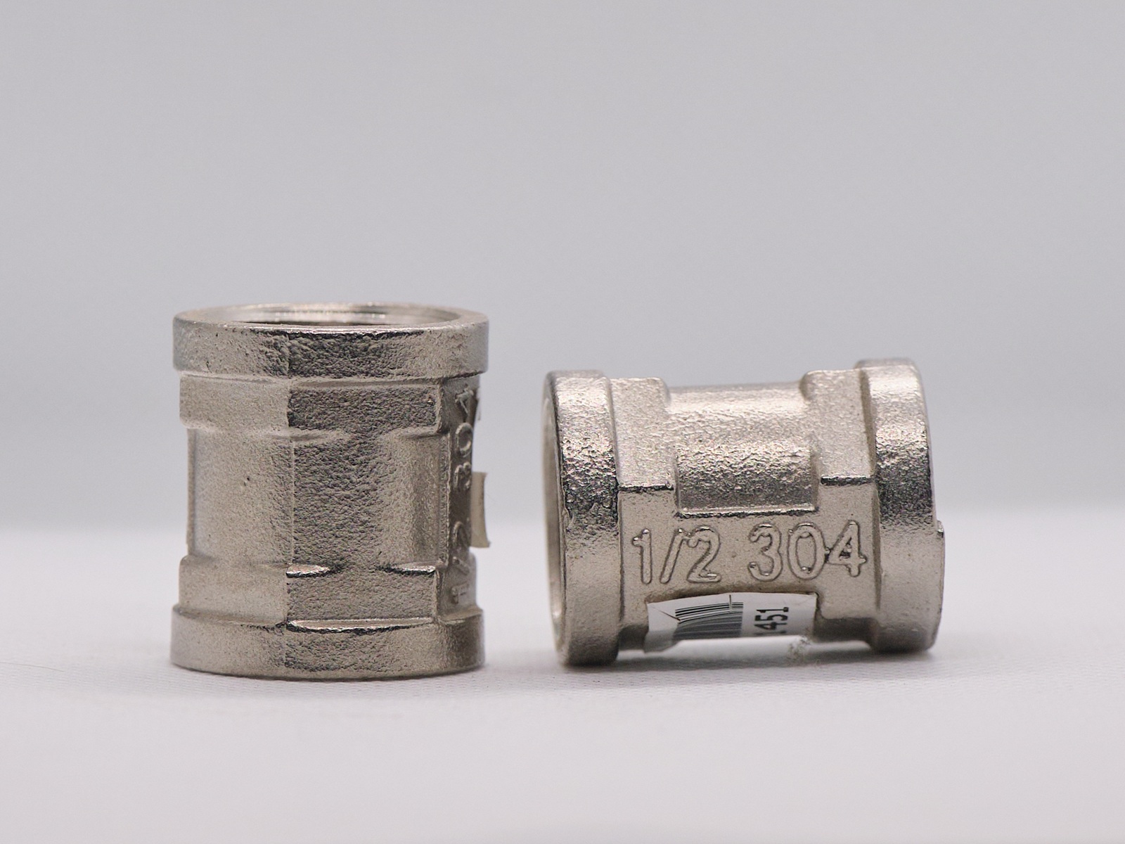 STAINLESS COUPLING 1/2-304 (2B)